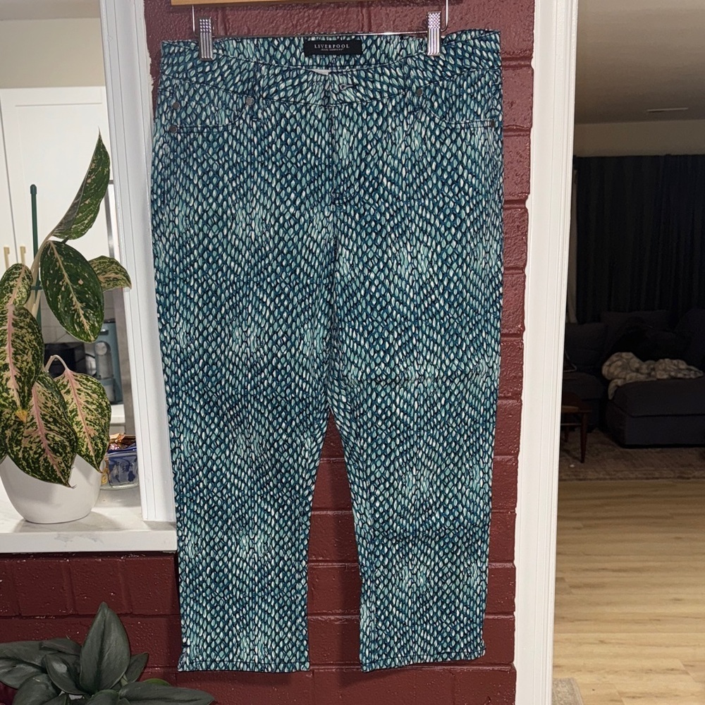 Liverpool Jeans Company Teal and White Patterned Capris